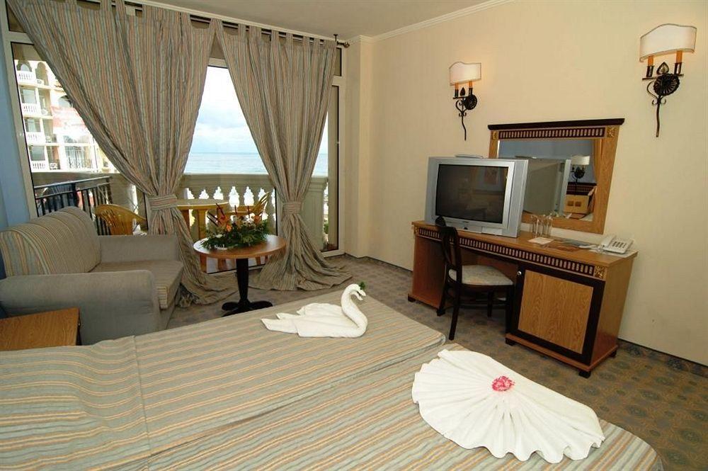 Andalucia Beach Hotel Elenite Ngoại thất bức ảnh