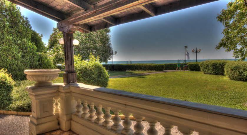 Andalucia Beach Hotel Elenite Ngoại thất bức ảnh