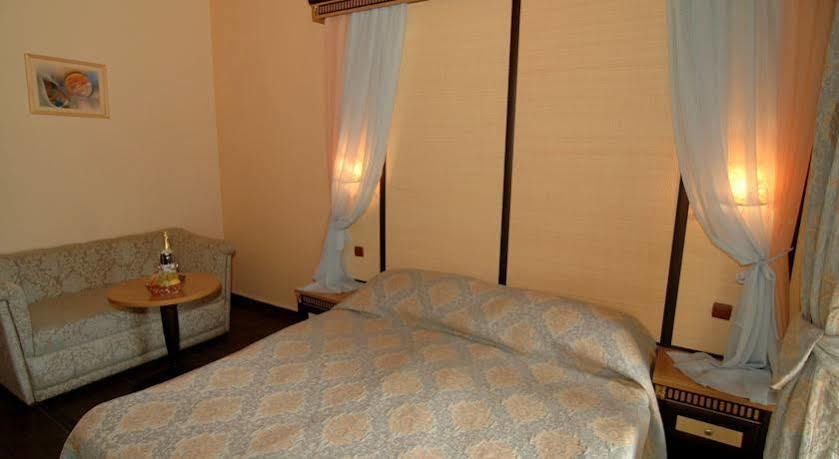 Andalucia Beach Hotel Elenite Ngoại thất bức ảnh