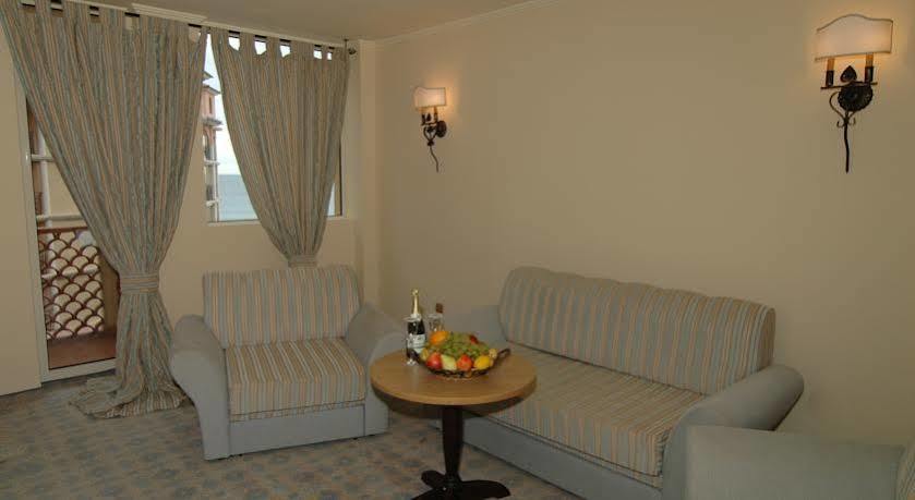 Andalucia Beach Hotel Elenite Ngoại thất bức ảnh