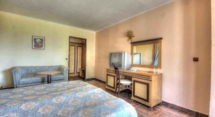 Andalucia Beach Hotel Elenite Ngoại thất bức ảnh