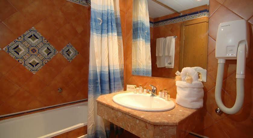 Andalucia Beach Hotel Elenite Ngoại thất bức ảnh