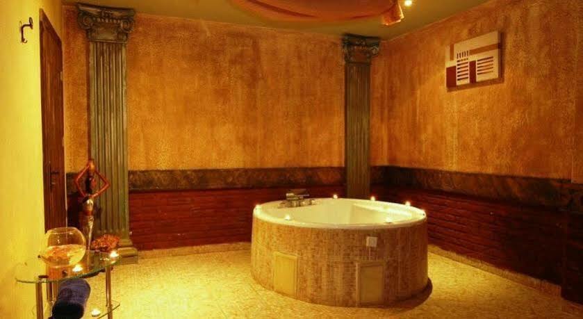 Andalucia Beach Hotel Elenite Ngoại thất bức ảnh