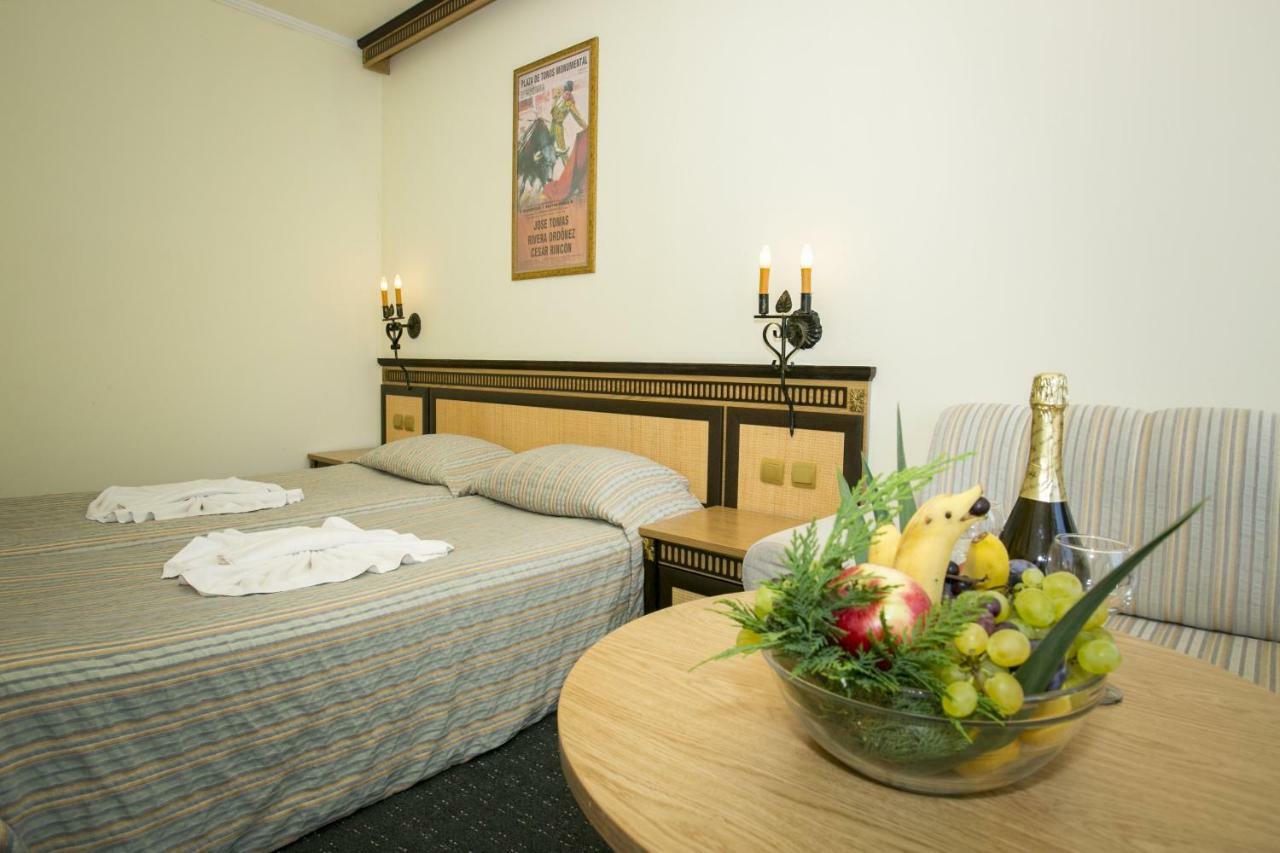 Andalucia Beach Hotel Elenite Ngoại thất bức ảnh