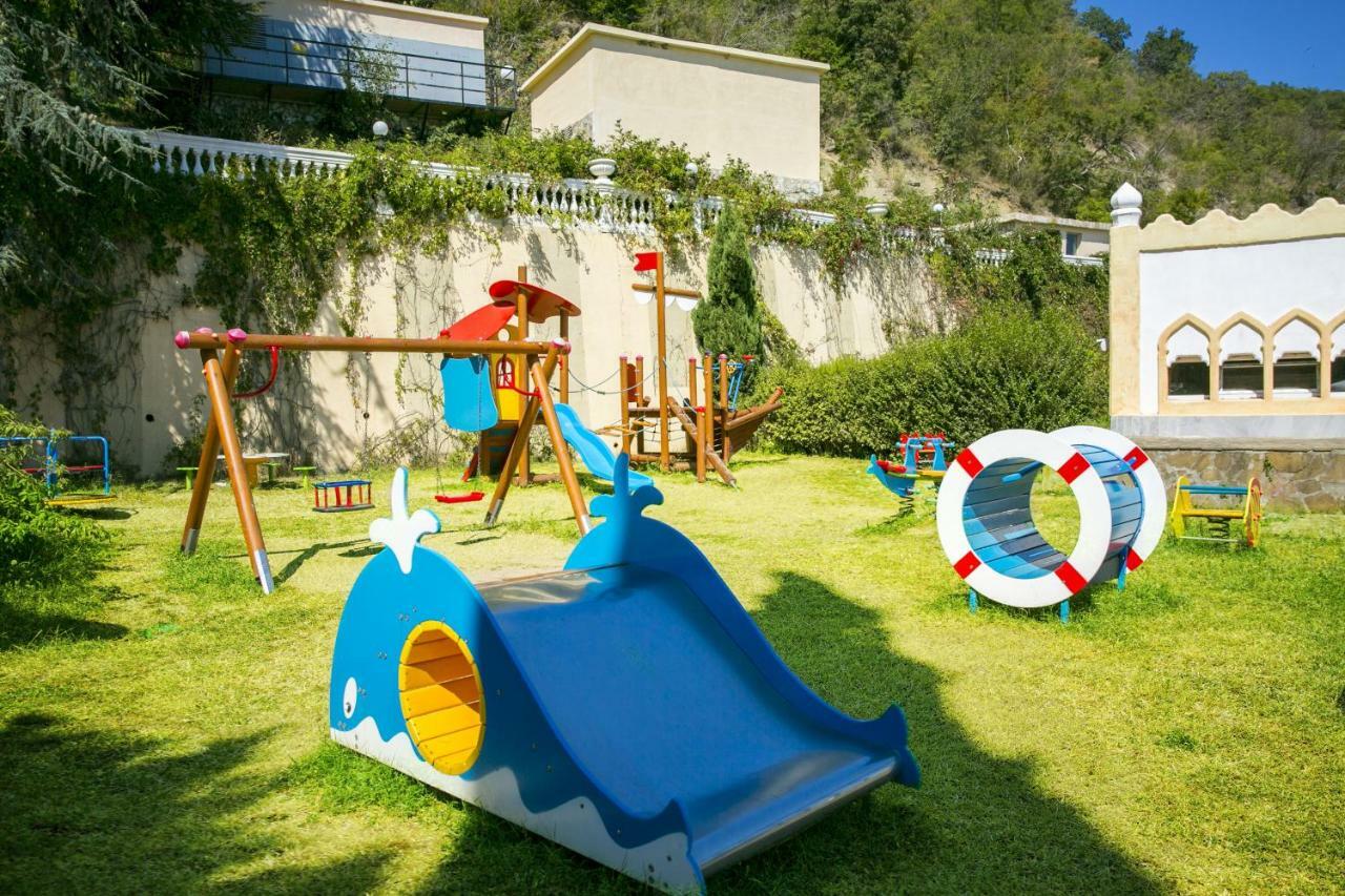 Andalucia Beach Hotel Elenite Ngoại thất bức ảnh